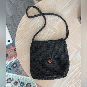 Black straw Shoulder Bag,Messenger bag with oversized button•••Classic beachy